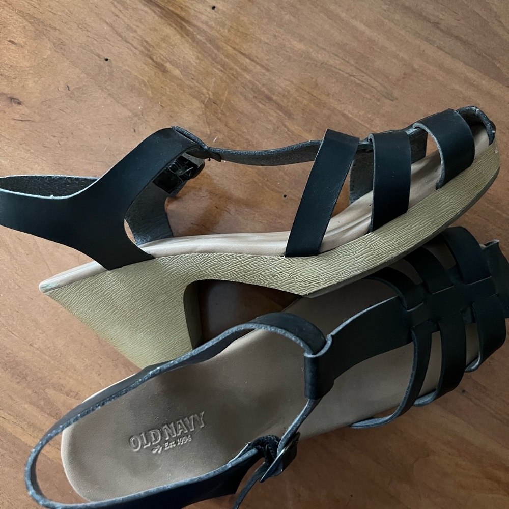 Old navy black clogs